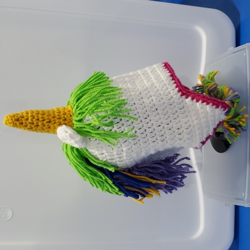 Handmade Crochet Unicorn Hat NWOT  Size Toddler/Child White with Multicolor  Man
